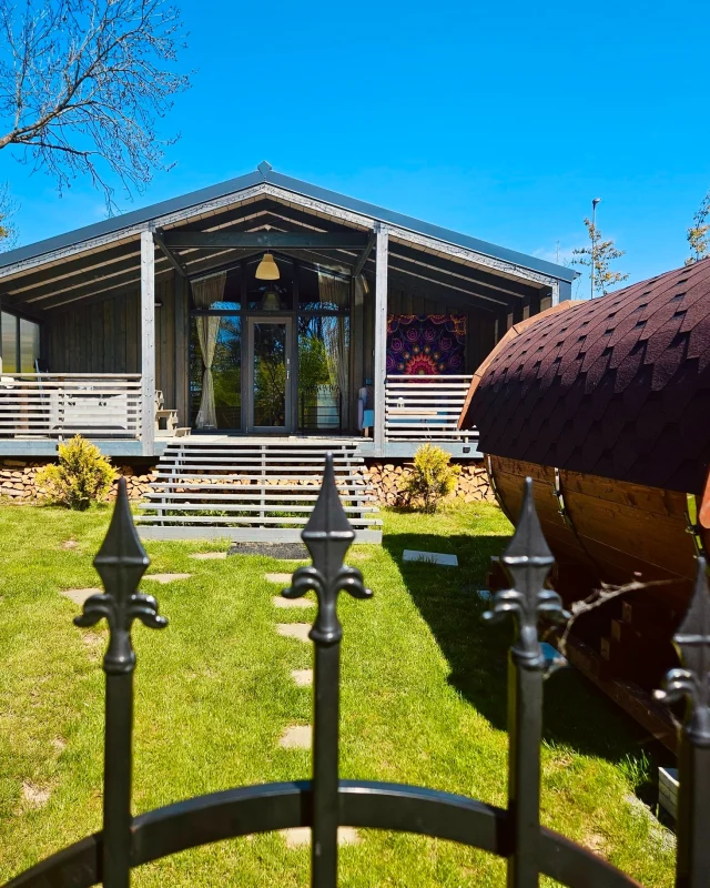 Sauna or whirlpool? Why not both. ☀️🛁
Spring is in full swing, the sun is out, and everything invites you to slow down. Warm up in the sauna, unwind in the whirlpool, then soak up the sunshine on the terrace.
The only thing left to decide - what do you start with? 👀
Book your stay via link in our bio. 🏡✨

#bohemianhomes #czechvacation #holidayhome #spring #relax #amazingplacescz #uzasnamista #ceskesvycarsko #bohemian_switzerland #dnescestujem #visitcz #kudyznudy #dovolenavcesku #vikendovepobyty