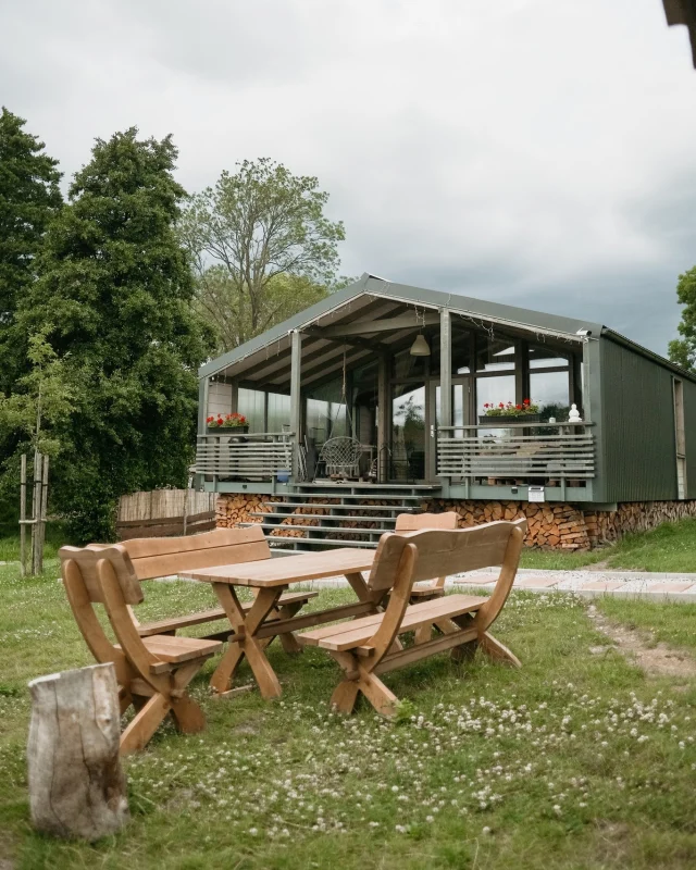 Shiva Home. Summer feels right here. 🌿☀️
Warm days, quiet mornings, evenings by the fire.
Private terrace, open space, and plenty of room to enjoy long summer days exactly the way you want.
Book your stay now via link in our bio. 🏡✨

#bohemianhomes #shivahome #czechvacation #holidayhome #summer #slowdays #amazingplacescz #uzasnamista #ceskesvycarsko #bohemian_switzerland #dnescestujem #visitcz #kudyznudy #dovolenavcesku #vikendovepobyty
