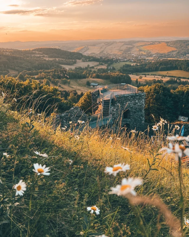 Another view worth the climb. 🌿⛰️
When you're staying at Bohemian Homes, little adventures like Tolštejn are never far away. Breathtaking views and a bit of history to explore.
Thanks @uzasna.mista  for the photo. For more hidden spots around, make sure to follow them too! 👀

#bohemianhomes #tolstejn #czechvacation #holidayhome #summer #slowdays #amazingplacescz #uzasnamista #ceskesvycarsko #bohemian_switzerland #dnescestujem #visitcz #kudyznudy #dovolenavcesku #vikendovepobyty